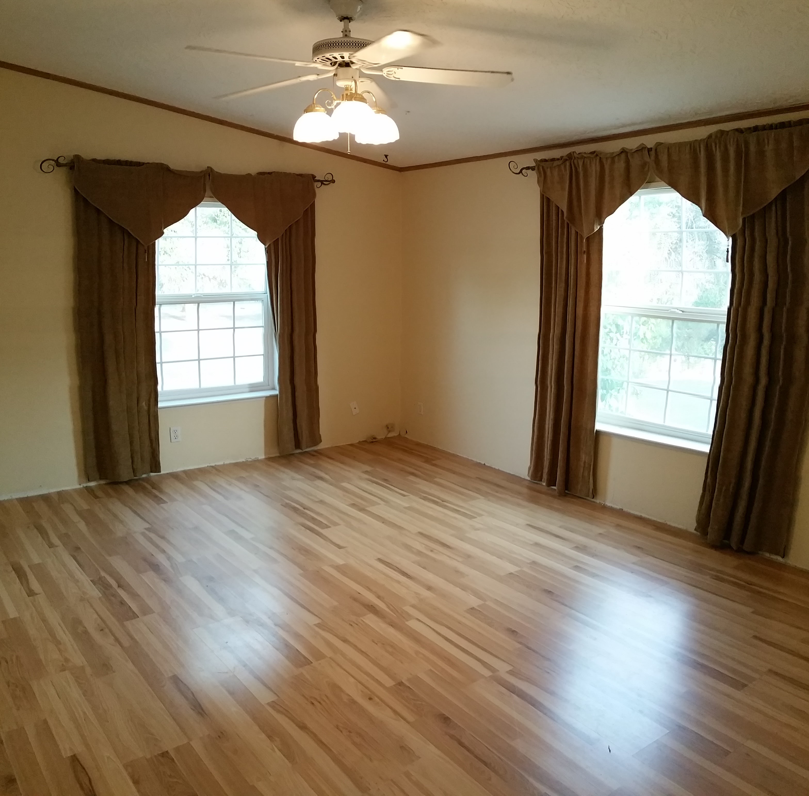 Huge Master Bedroom with Walk in Closet & Makeup Table